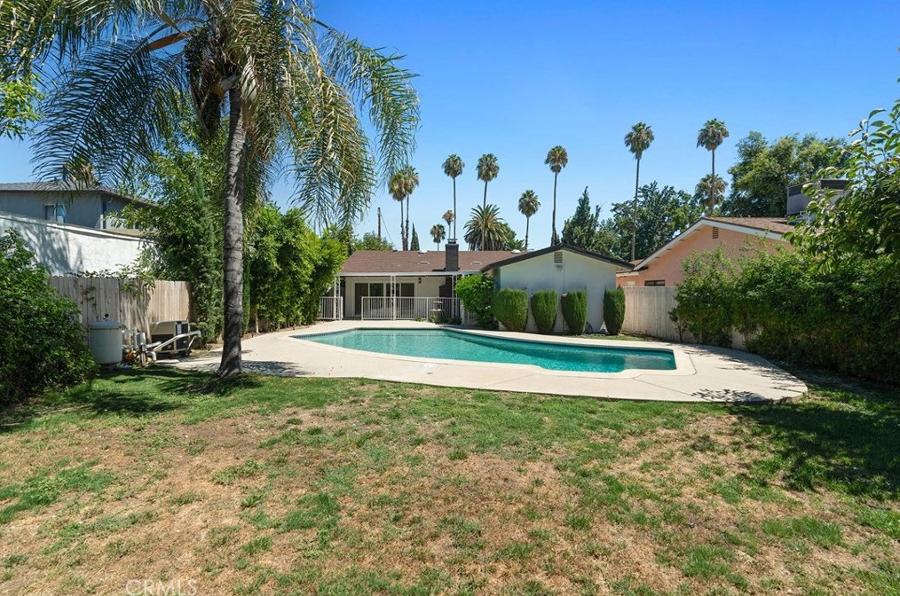 6747 Blewett Ave, Van Nuys CA  91406-6014 exterior