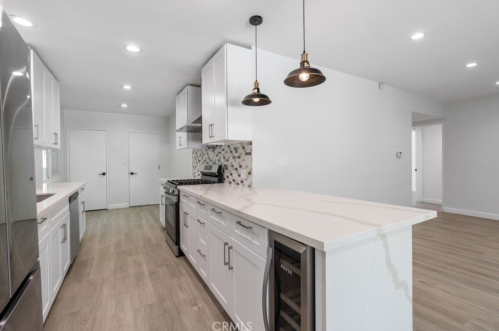 6747 Blewett Ave, Van Nuys CA  91406-6014 exterior