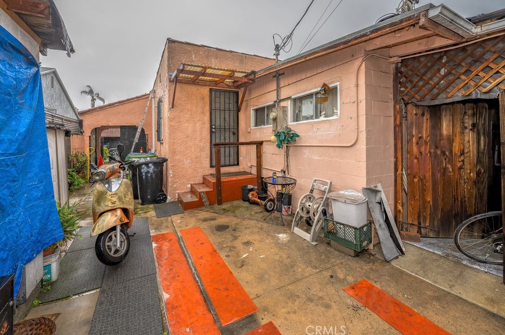 2214 Spaulding Ave, Los Angeles CA  90019-2420 exterior