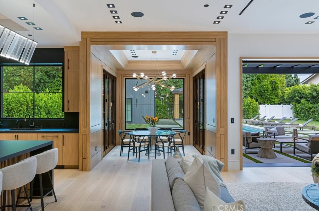 4508 Haskell Ave, Van Nuys CA  91436-3148 exterior