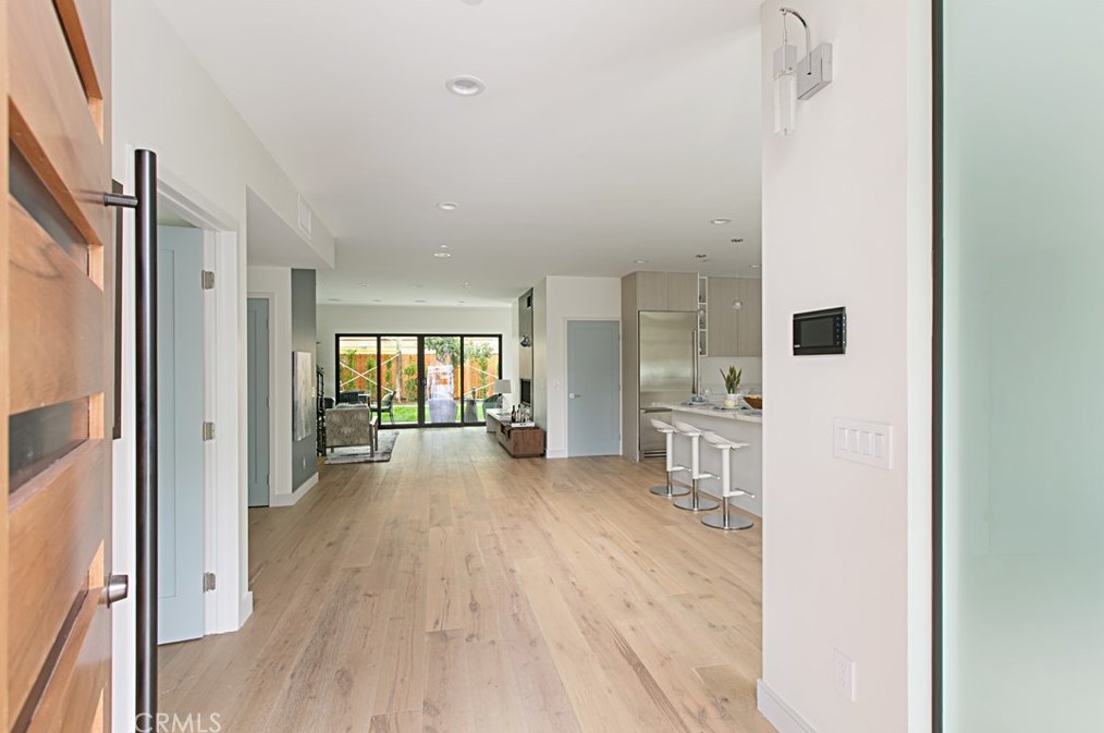 4955 Murietta Ave, Van Nuys CA  91423-1911 exterior