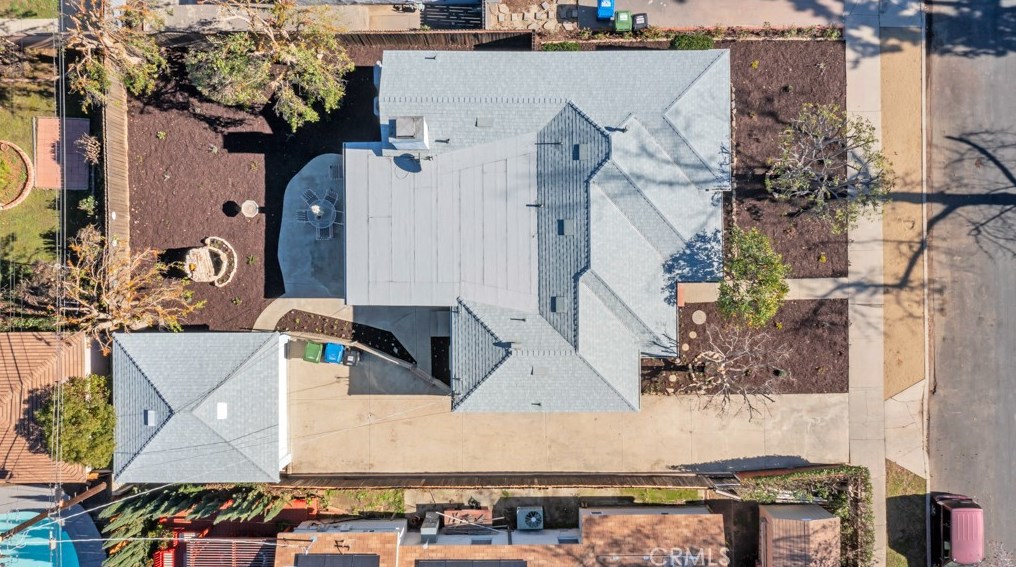 18343 Erwin St, Los Angeles CA  91335-7027 exterior