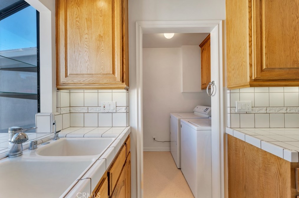 18343 Erwin St, Los Angeles CA  91335-7027 exterior