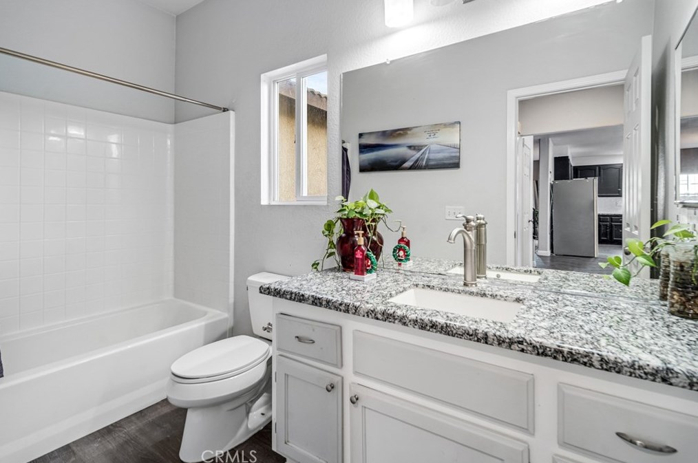 39943 Sunstar St, Palmdale CA  93551-5705 exterior