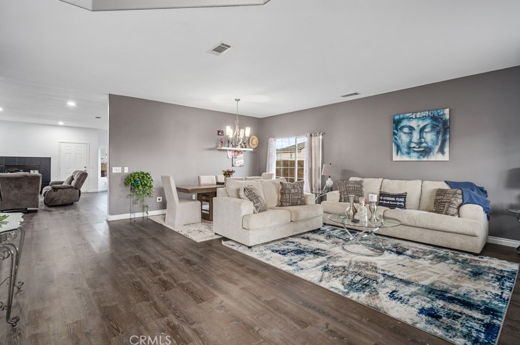 39943 Sunstar St, Palmdale CA  93551-5705 exterior