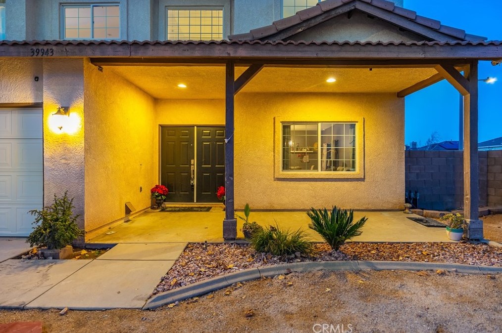39943 Sunstar St, Palmdale CA  93551-5705 exterior