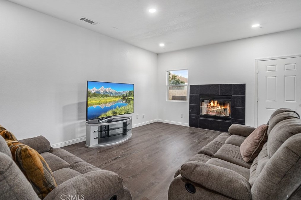 39943 Sunstar St, Palmdale CA  93551-5705 exterior