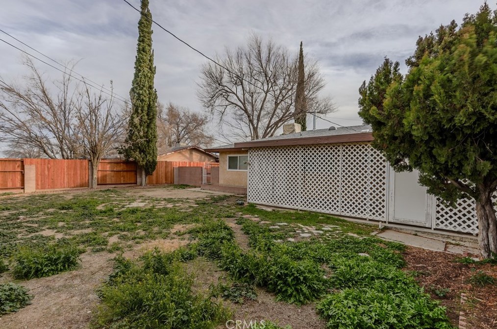 303 Avenue, Palmdale CA  93551-7803 exterior