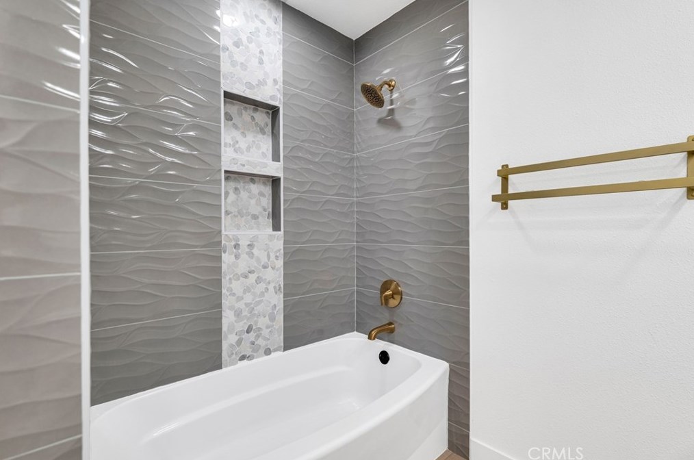 2739 Lakewood Pl, Thousand Oaks CA 91361-3310 exterior