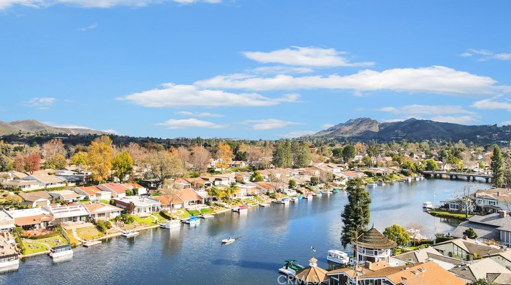 2739 Lakewood Pl, Thousand Oaks CA 91361-3310 exterior