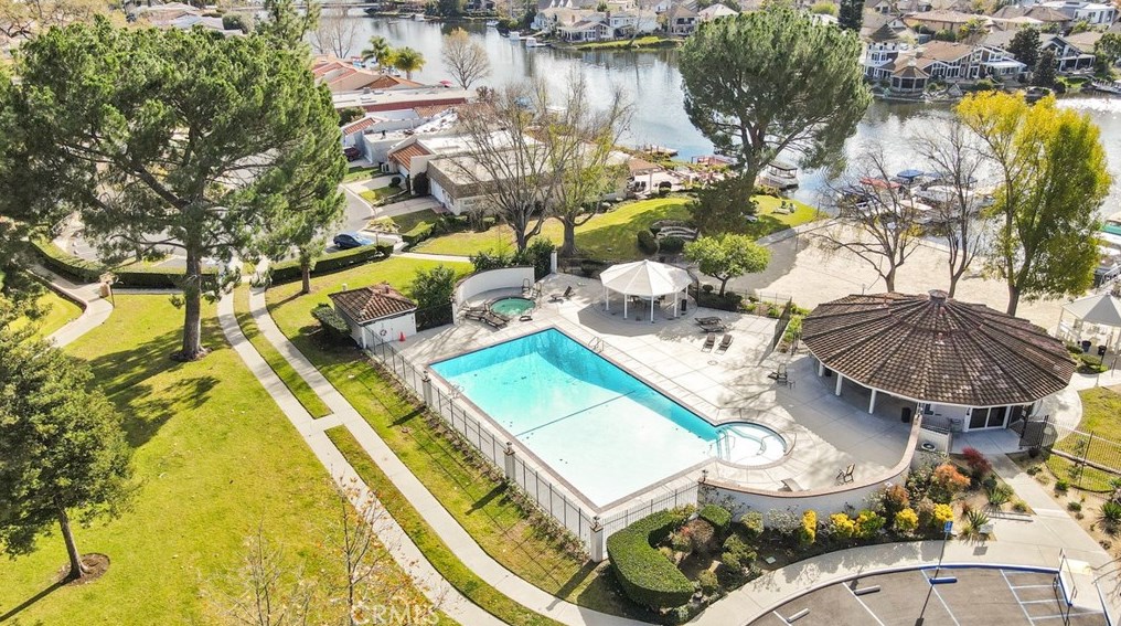 2739 Lakewood Pl, Thousand Oaks CA 91361-3310 exterior