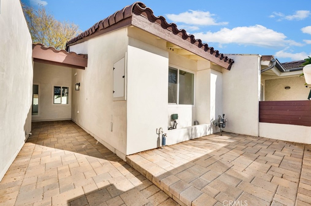 2739 Lakewood Pl, Thousand Oaks CA 91361-3310 exterior