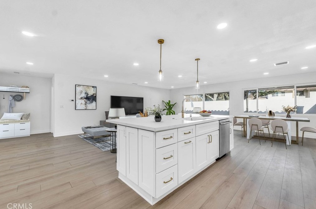 2739 Lakewood Pl, Thousand Oaks CA 91361-3310 exterior