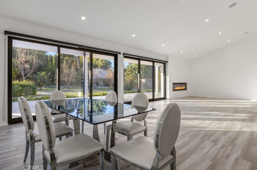 5301 Crebs Ave, Los Angeles CA  91356-4012 exterior