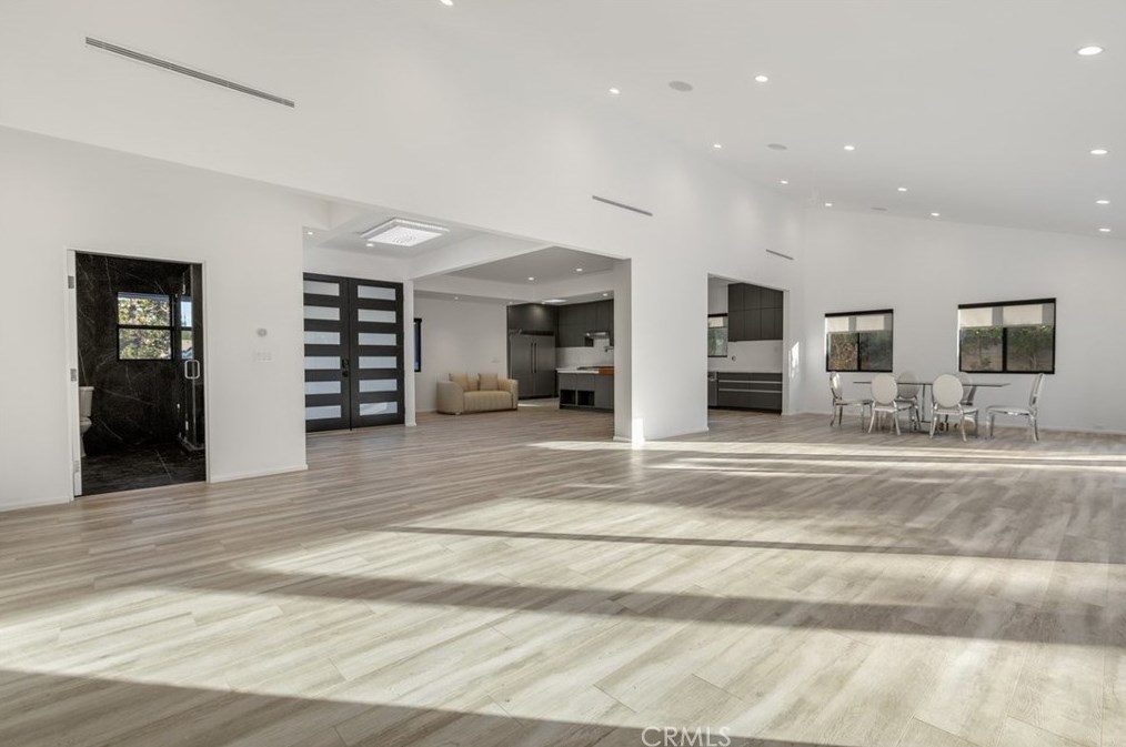 5301 Crebs Ave, Los Angeles CA  91356-4012 exterior