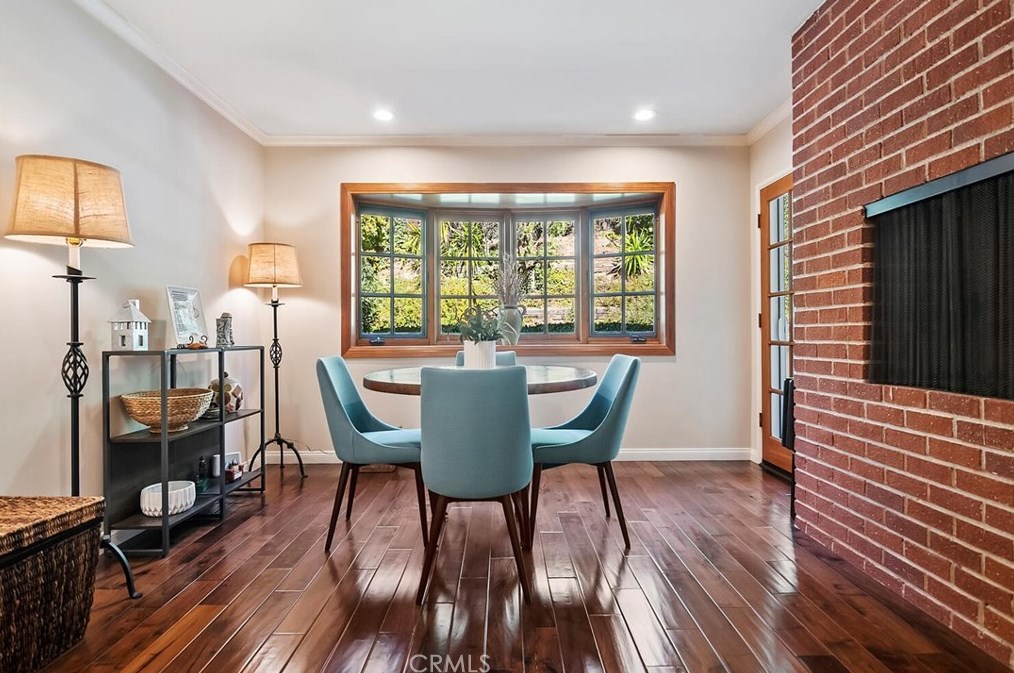 4080 Hayvenhurst Dr, Van Nuys CA  91436-3645 exterior