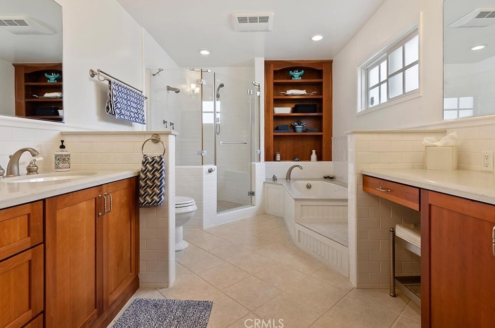 4080 Hayvenhurst Dr, Van Nuys CA  91436-3645 exterior