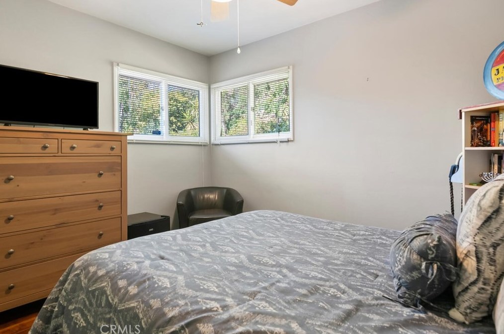 4080 Hayvenhurst Dr, Van Nuys CA  91436-3645 exterior