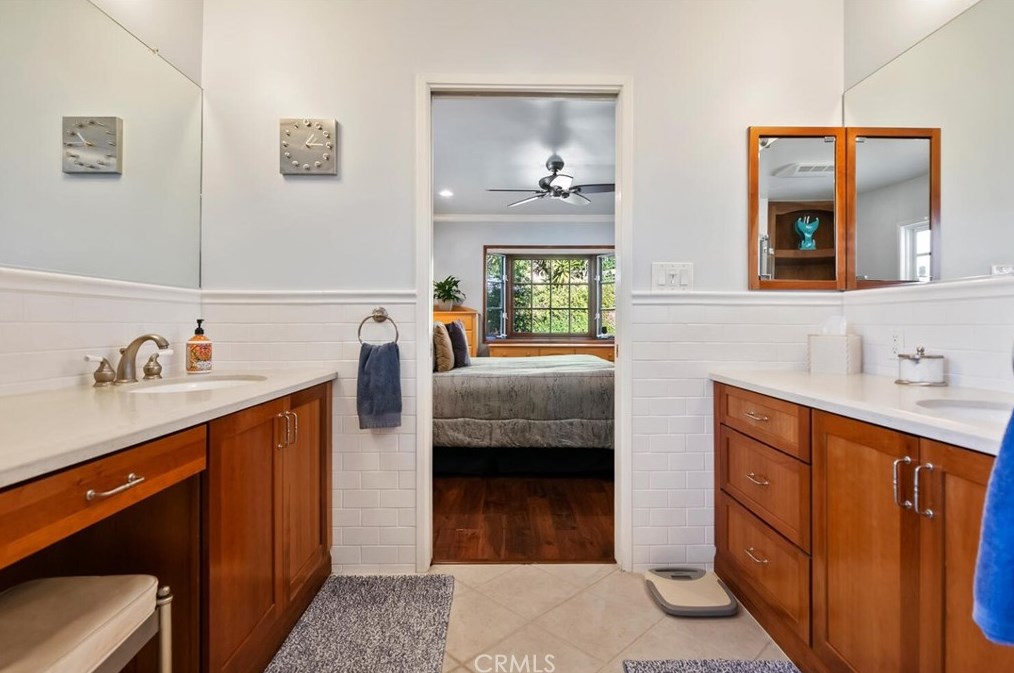 4080 Hayvenhurst Dr, Van Nuys CA  91436-3645 exterior