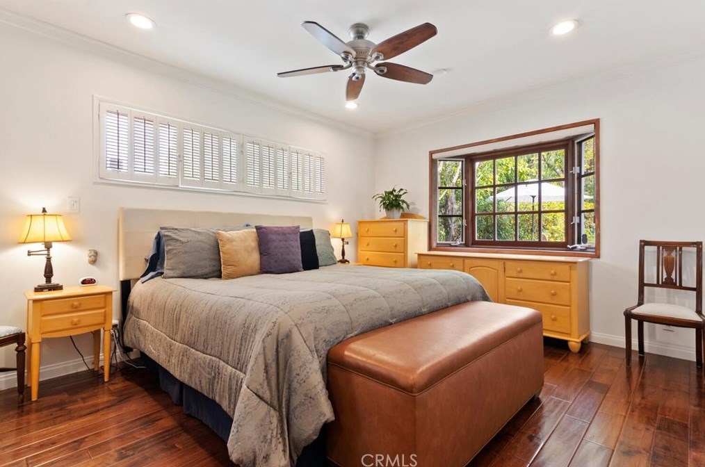 4080 Hayvenhurst Dr, Van Nuys CA  91436-3645 exterior