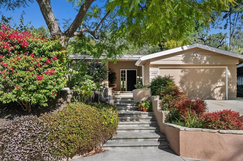 4080 Hayvenhurst Dr, Van Nuys CA  91436-3645 exterior