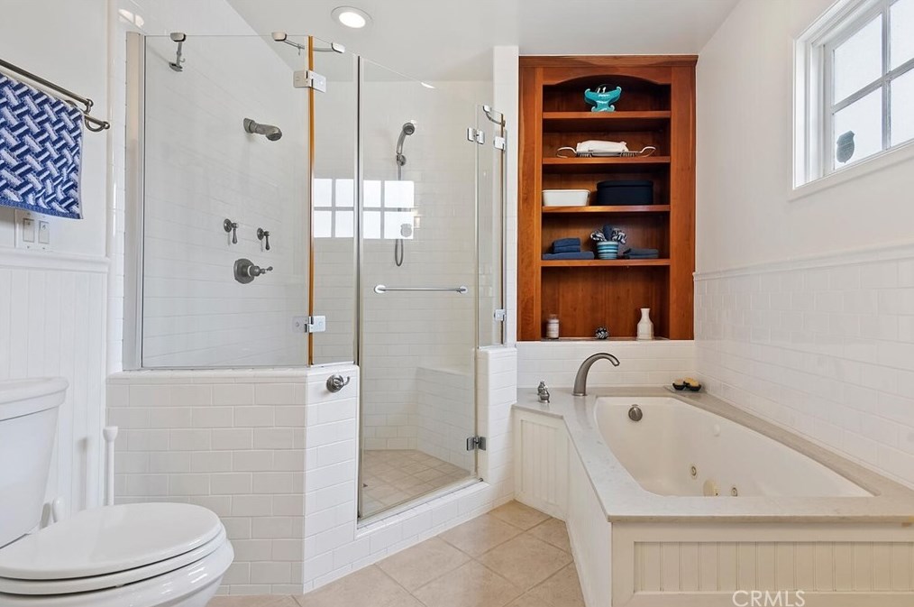 4080 Hayvenhurst Dr, Van Nuys CA  91436-3645 exterior