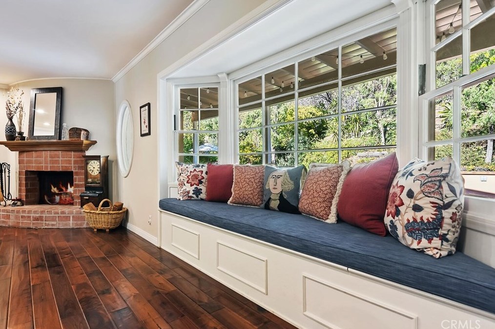 4080 Hayvenhurst Dr, Van Nuys CA  91436-3645 exterior