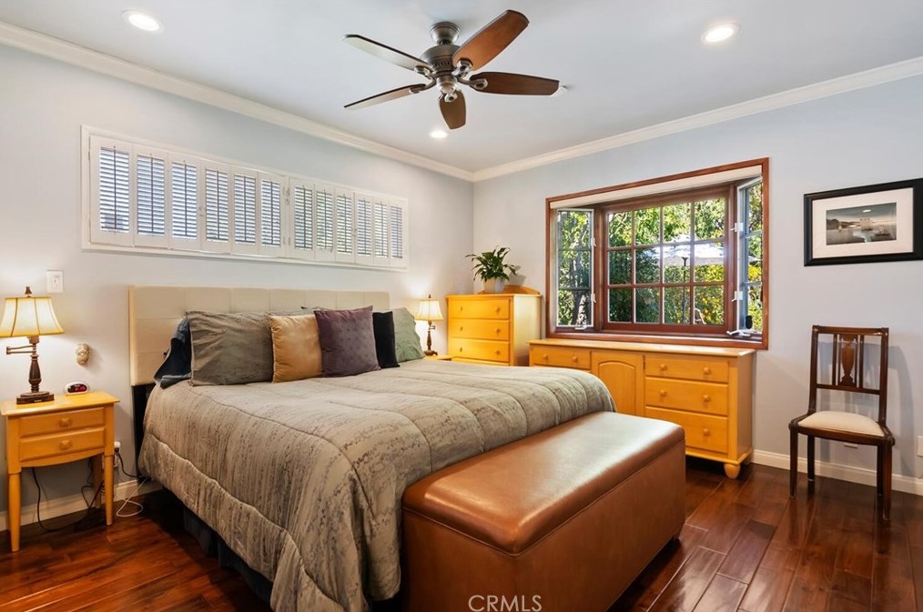 4080 Hayvenhurst Dr, Van Nuys CA  91436-3645 exterior