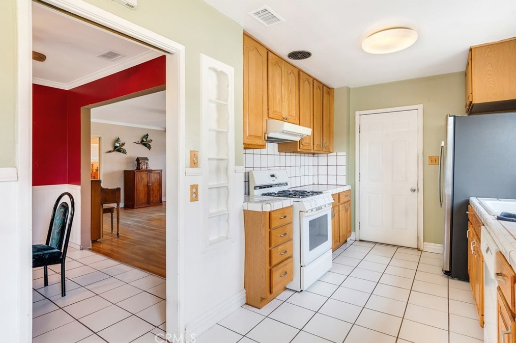 661 Harvard Pl, Ontario CA  91762-1903 exterior