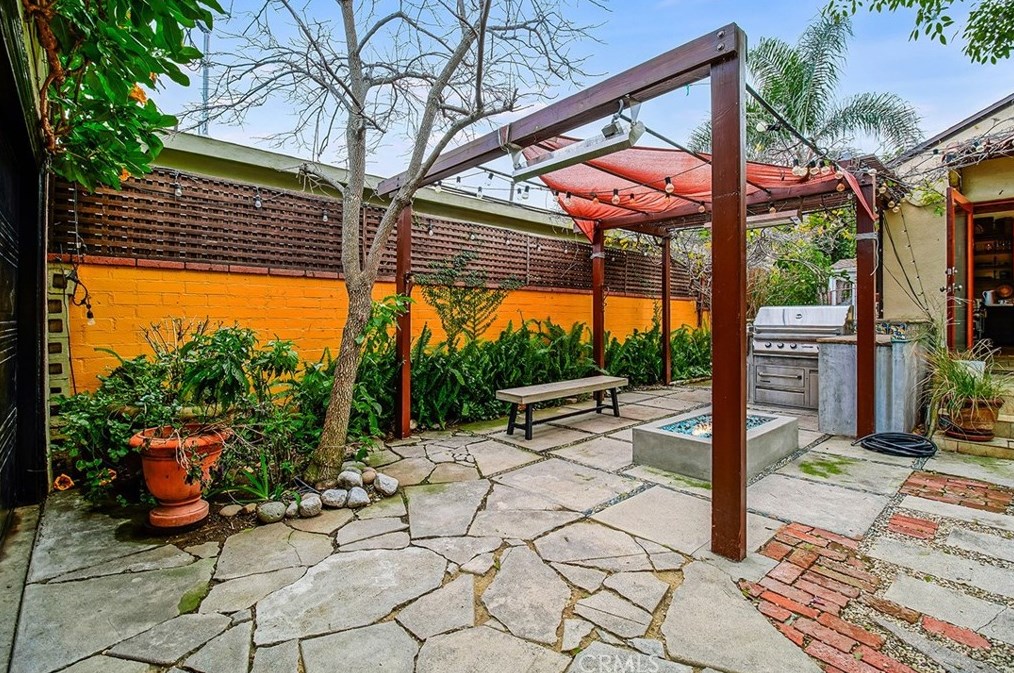 2564 Armacost Ave, Los Angeles CA  90064-2716 exterior