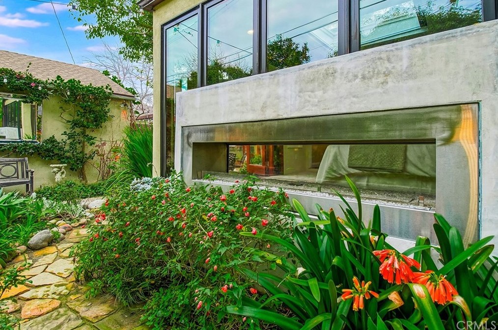 2564 Armacost Ave, Los Angeles CA  90064-2716 exterior