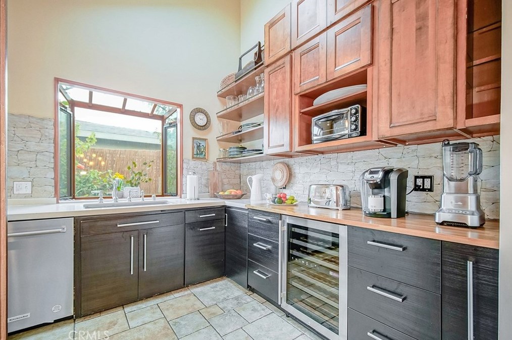 2564 Armacost Ave, Los Angeles CA  90064-2716 exterior