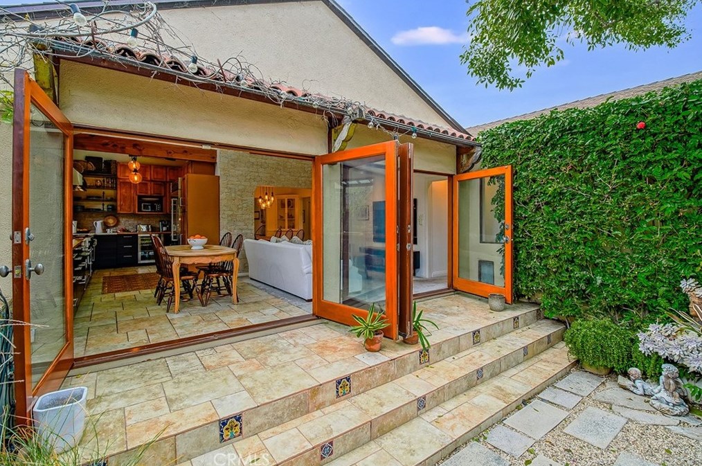 2564 Armacost Ave, Los Angeles CA  90064-2716 exterior