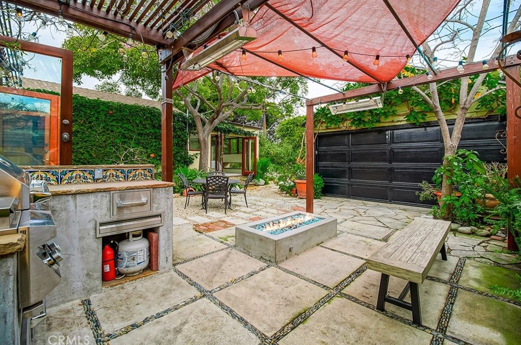 2564 Armacost Ave, Los Angeles CA  90064-2716 exterior