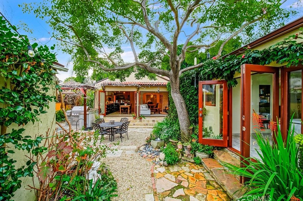 2564 Armacost Ave, Los Angeles CA  90064-2716 exterior