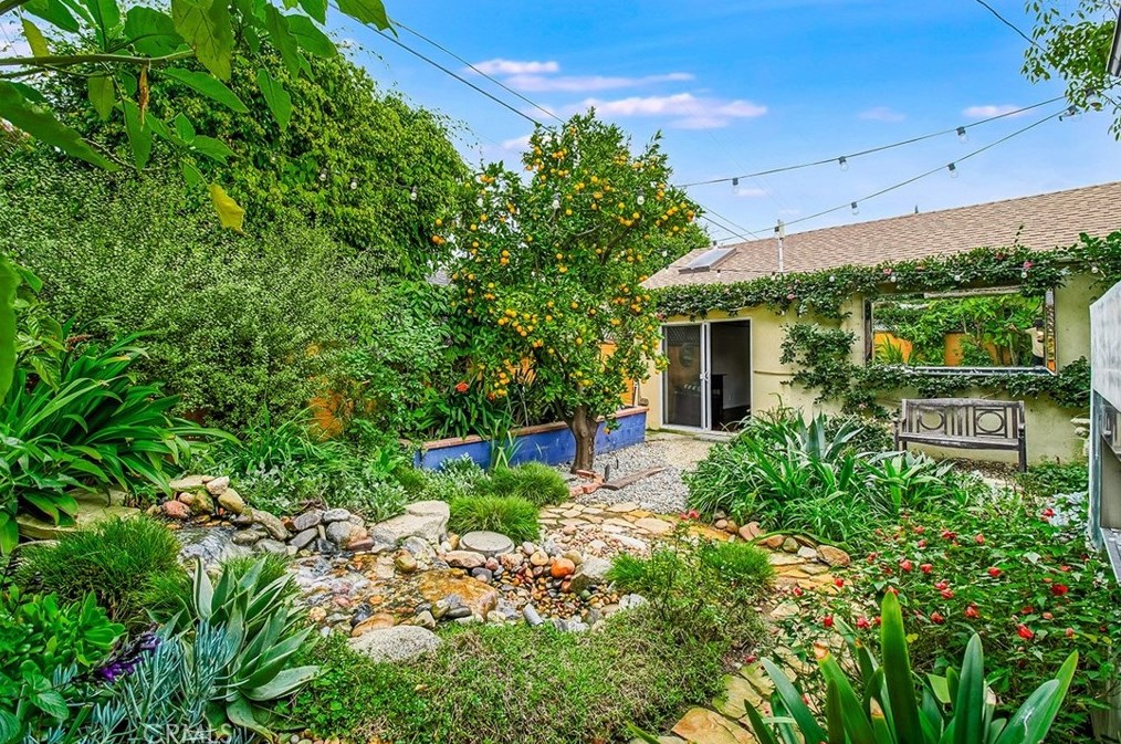 2564 Armacost Ave, Los Angeles CA  90064-2716 exterior