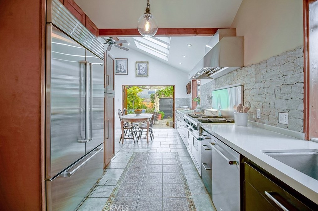 2564 Armacost Ave, Los Angeles CA  90064-2716 exterior
