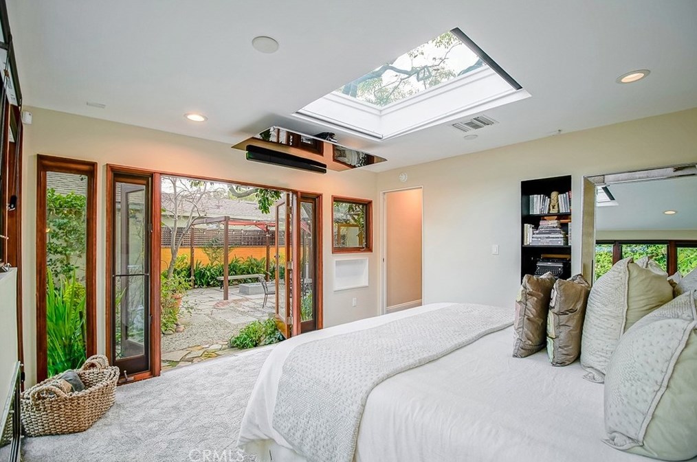 2564 Armacost Ave, Los Angeles CA  90064-2716 exterior