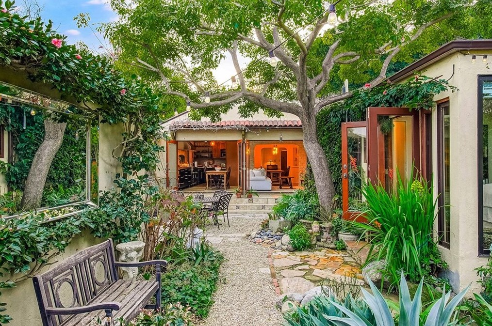 2564 Armacost Ave, Los Angeles CA  90064-2716 exterior