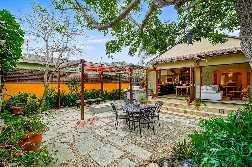 2564 Armacost Ave, Los Angeles CA  90064-2716 exterior