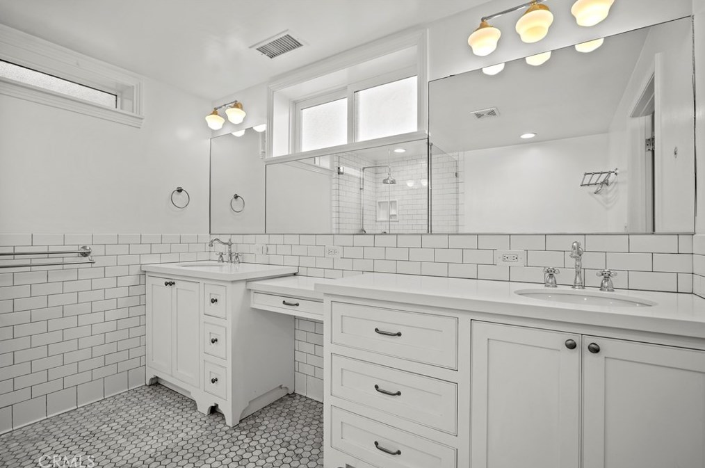 2559 Corralitas Dr, Los Angeles CA  90039-4002 exterior