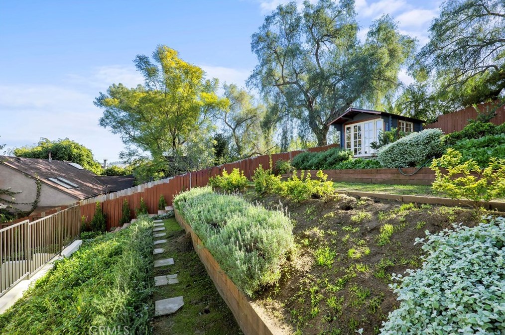 2559 Corralitas Dr, Los Angeles CA  90039-4002 exterior