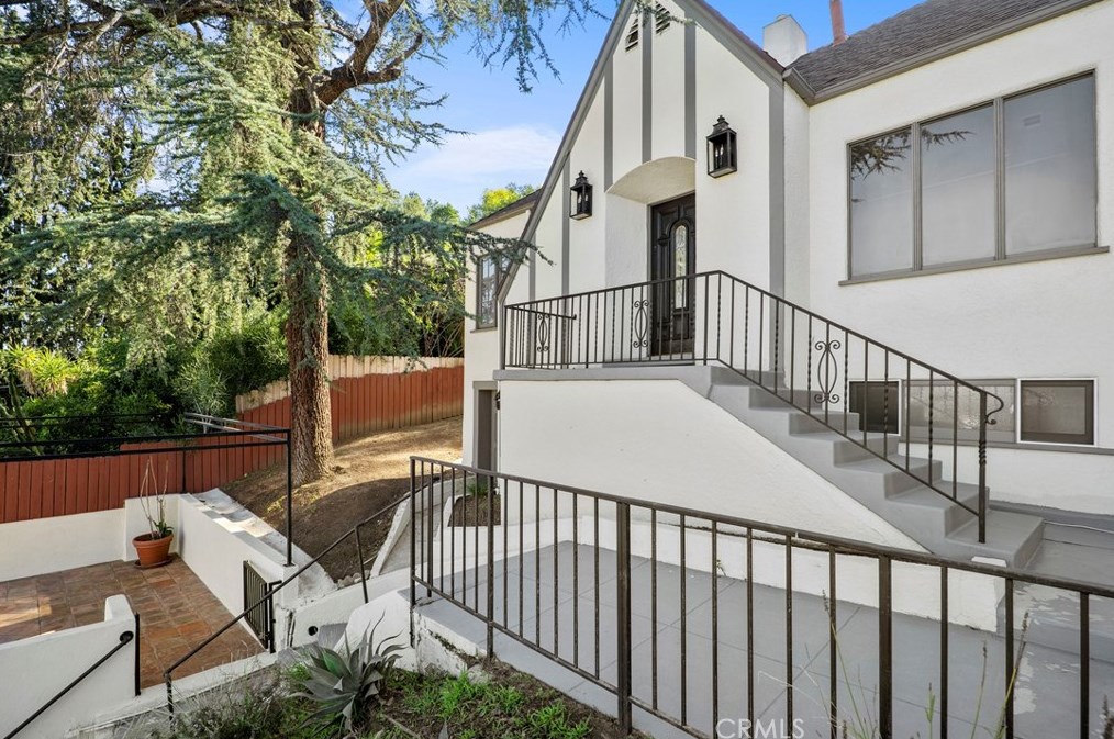 2559 Corralitas Dr, Los Angeles CA  90039-4002 exterior