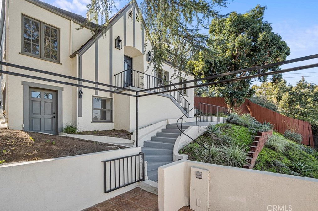 2559 Corralitas Dr, Los Angeles CA  90039-4002 exterior