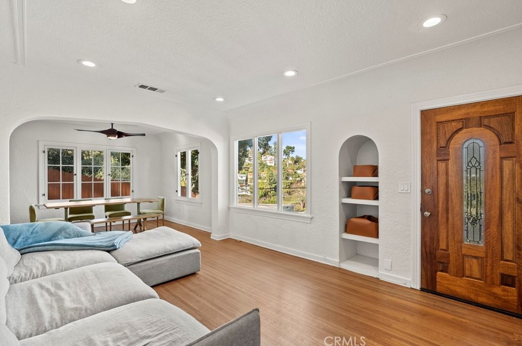 2559 Corralitas Dr, Los Angeles CA  90039-4002 exterior