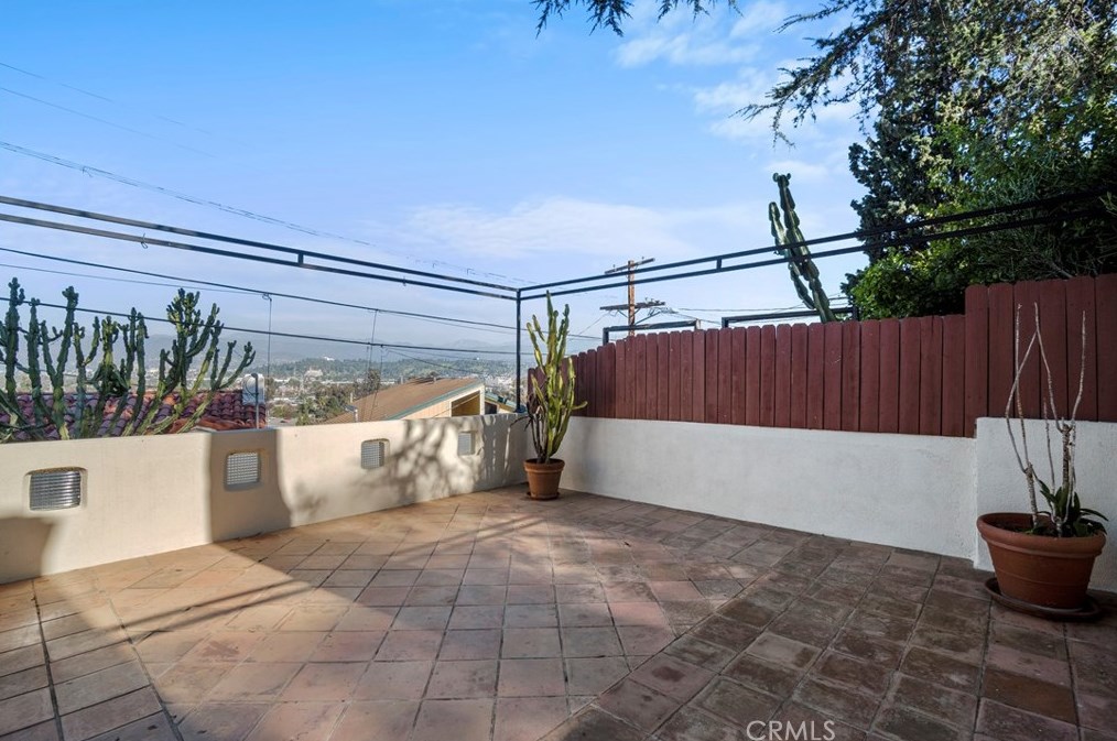2559 Corralitas Dr, Los Angeles CA  90039-4002 exterior