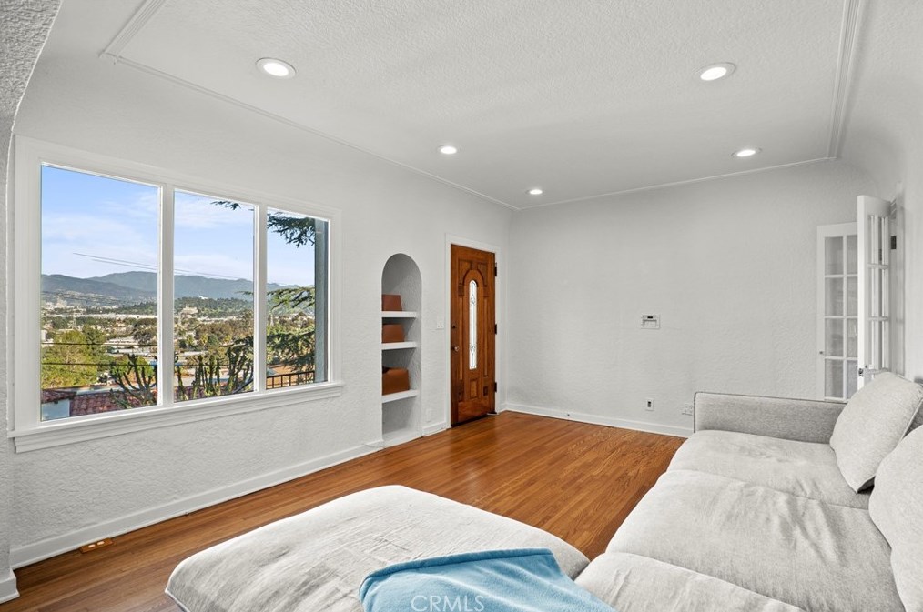 2559 Corralitas Dr, Los Angeles CA  90039-4002 exterior