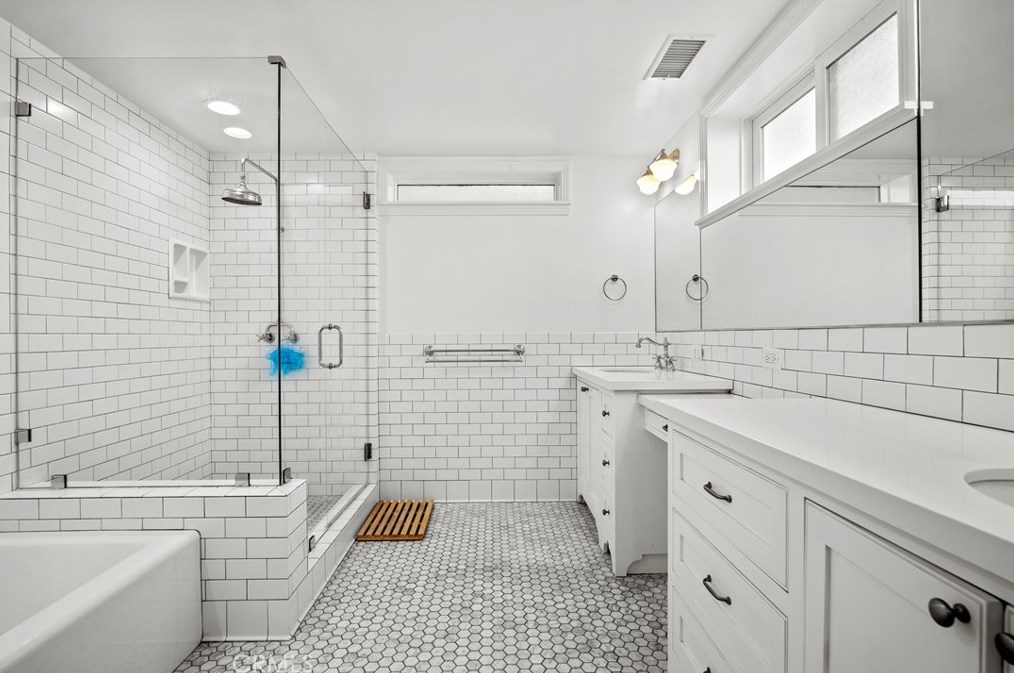 2559 Corralitas Dr, Los Angeles CA  90039-4002 exterior