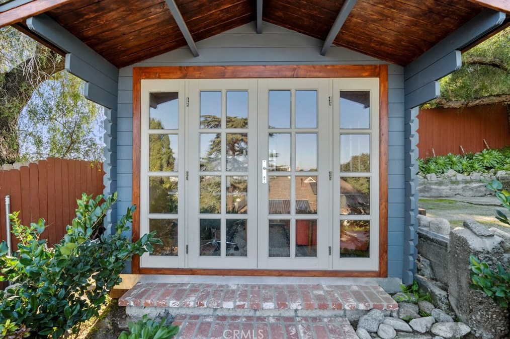 2559 Corralitas Dr, Los Angeles CA  90039-4002 exterior