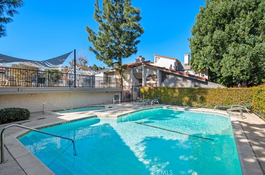 18701 Hatteras St, Los Angeles CA  91356-1401 exterior